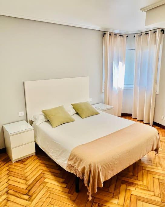 Apartamento En El Centro De Vigo 2 Habitaciones Bagian luar foto